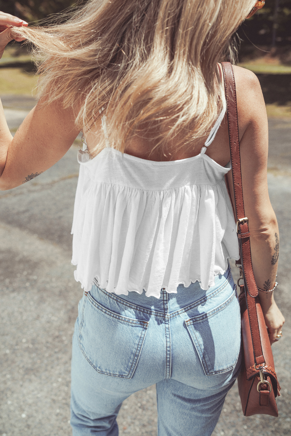 White Lace Splicing Spaghetti Straps Ruffle Flared Tank Top - Image 4