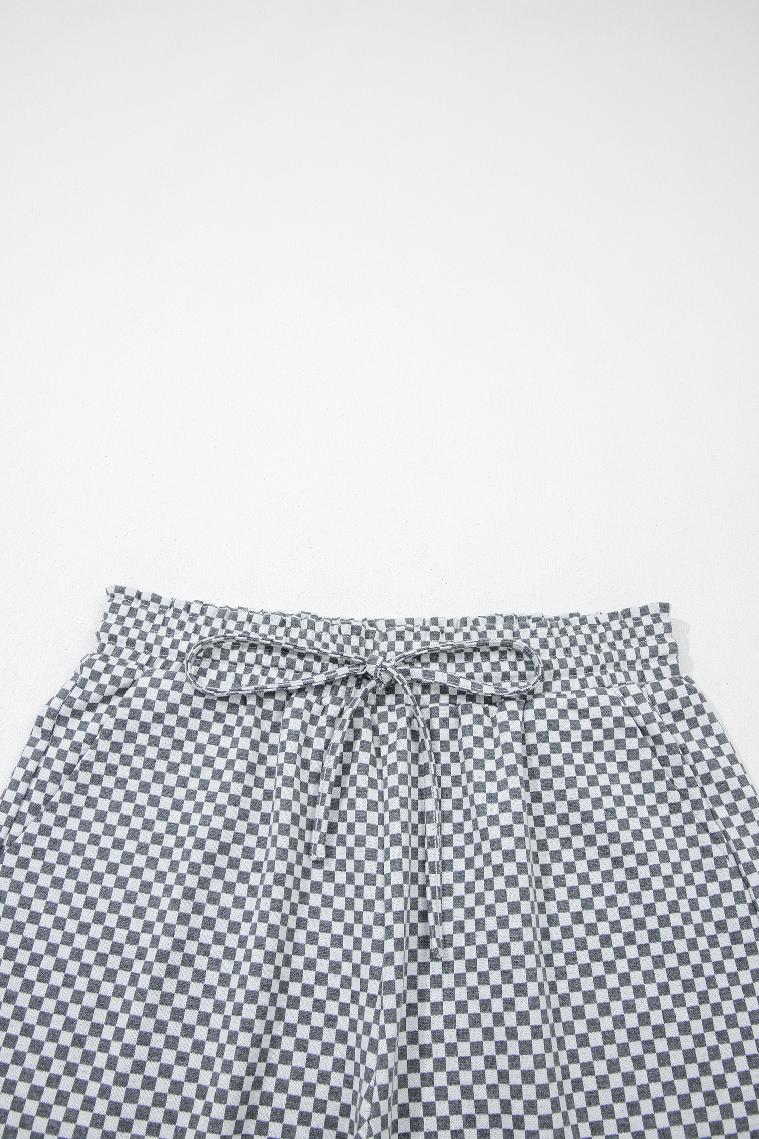 Gray Checkerboard Print Drawstring Elastic Waist Pocketed Shorts - Image 6